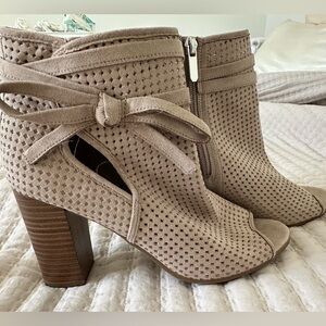 NWOT peep toe booties